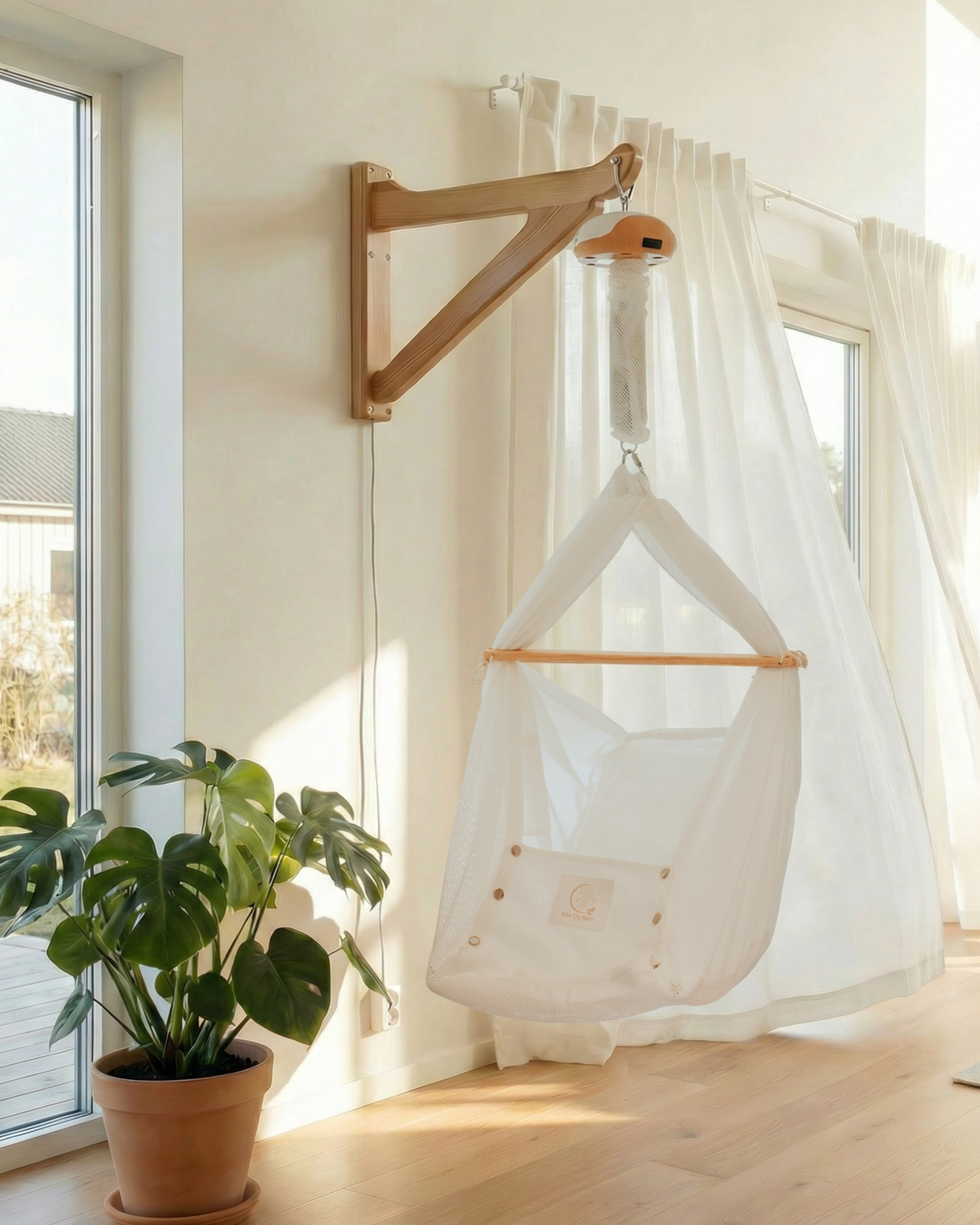 Leje Slyngevugge Premium- Vægmonteret skandinavisk træarm (indendørs/udendørs) med Balance Vuggemotor | Mor Og Børn