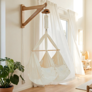 Leje TvillingeSlyngevugge - Vægmonteret skandinavisk træarm (indendørs/udendørs) med Balance Vuggemotor | Mor Og Børn